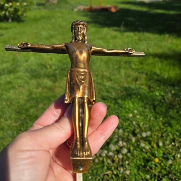 Vintage Inri Brass Tone Metal Wall Hanging Cross Crucifix - Picture 4 of 11